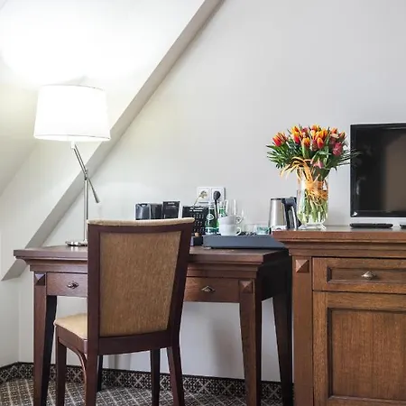 Crocus Hotell 4*