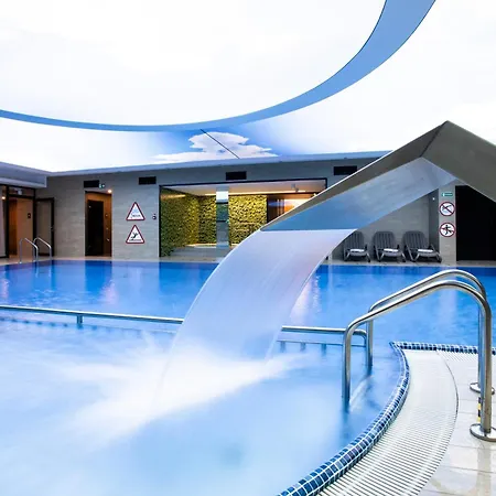 Crocus Hotell 4*