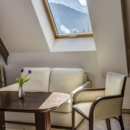 Hotel Crocus 4*