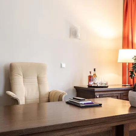 Crocus Hotel 4*